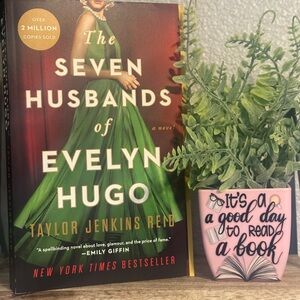 The Seven Husbands of Evelyn Hugo by Taylor Jenkins Reid - Green Cover